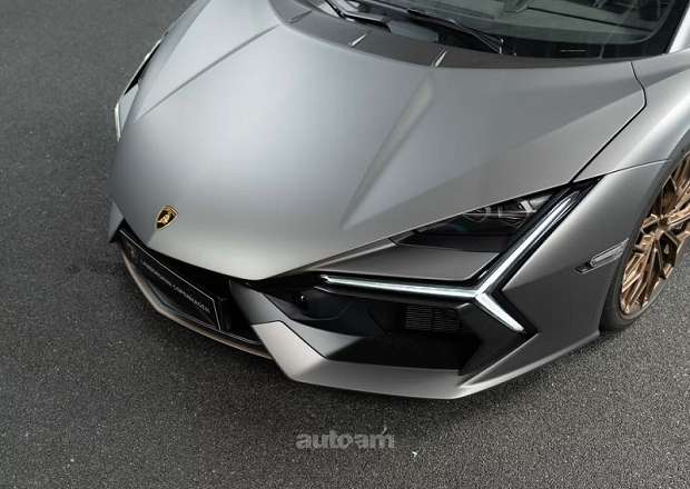 Lamborghini Revuelto
