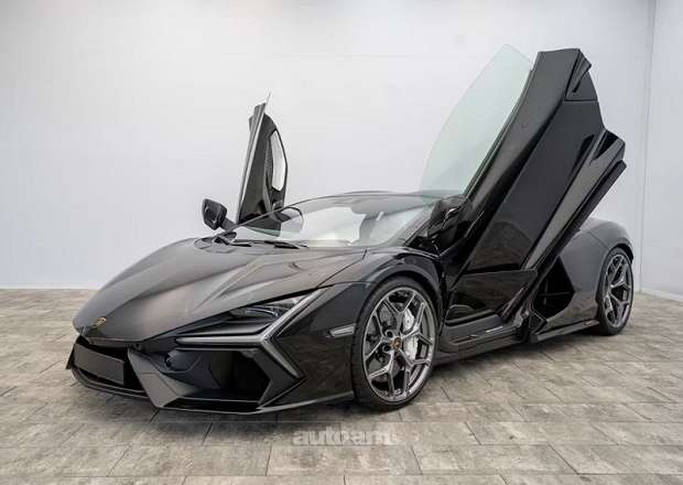 Lamborghini Revuelto