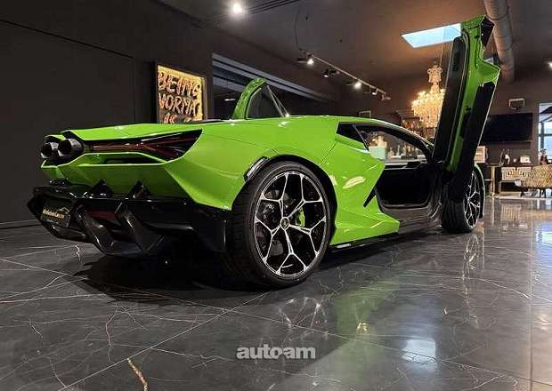 Lamborghini Revuelto