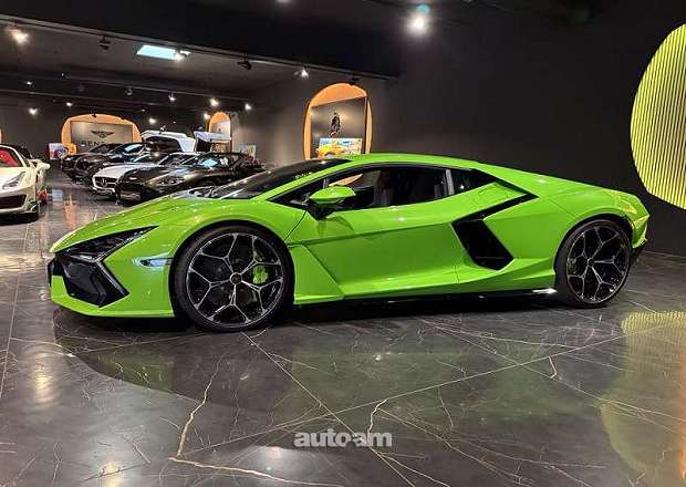 Lamborghini Revuelto