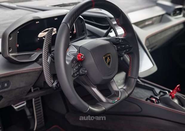 Lamborghini Revuelto