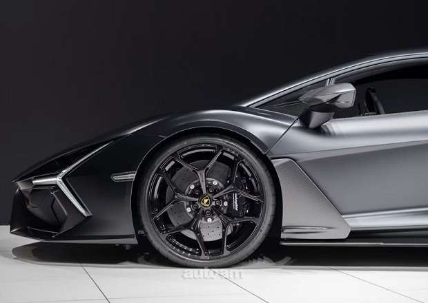 Lamborghini Revuelto