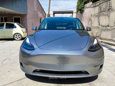 Tesla Model Y  2024 