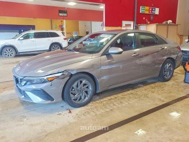 Hyundai Elantra  2024 