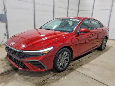 Hyundai Elantra  2024 