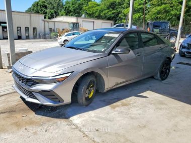 Hyundai Elantra  2025 