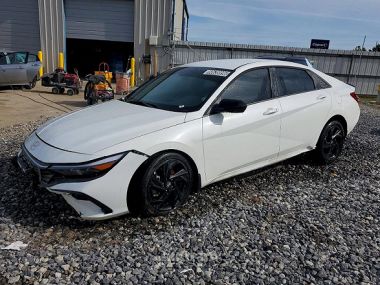 Hyundai Elantra  2025 