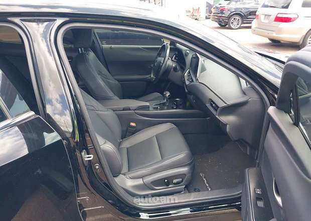 Lexus UX 200