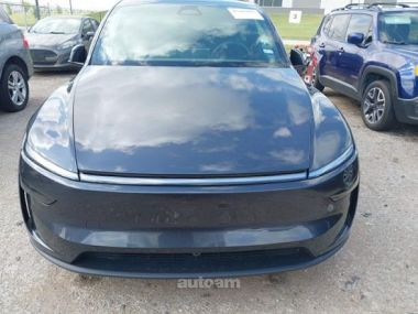 Tesla Model Y  2026 