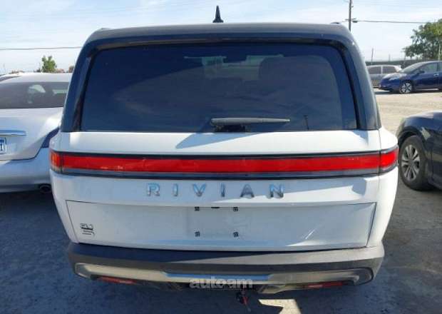 Rivian R1S