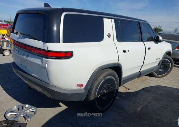 Rivian R1S