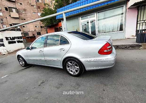 Mercedes-Benz E 320