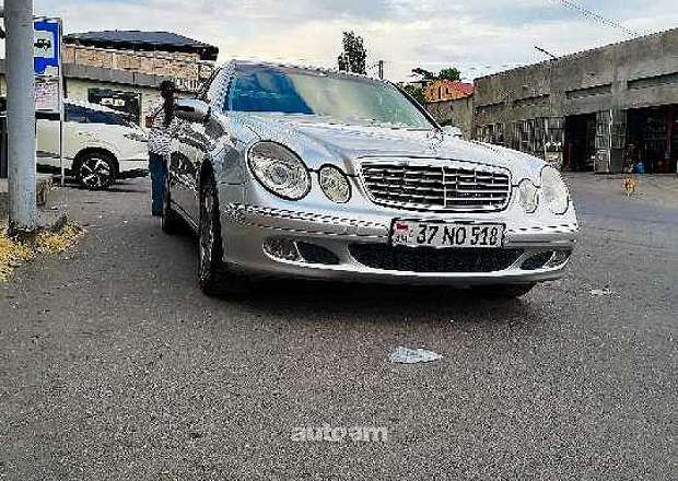 Mercedes-Benz E 320