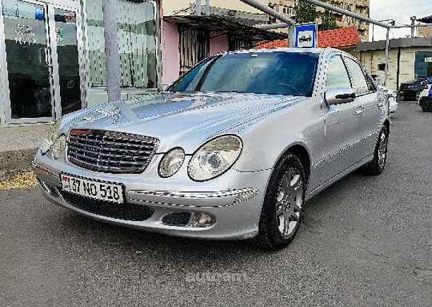 Mercedes-Benz E 320