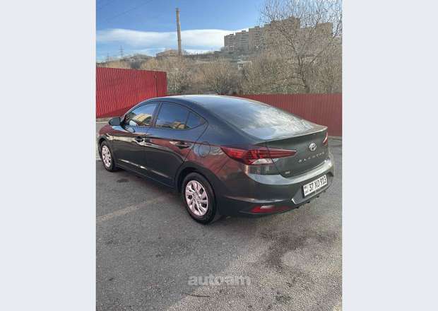 Hyundai Elantra 2019 — լուսանկար 8