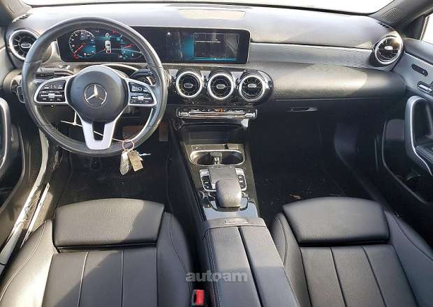 Mercedes-Benz A 220