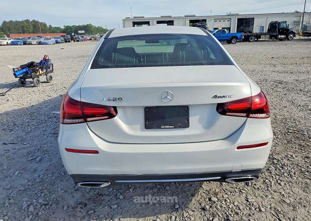 Mercedes-Benz A 220