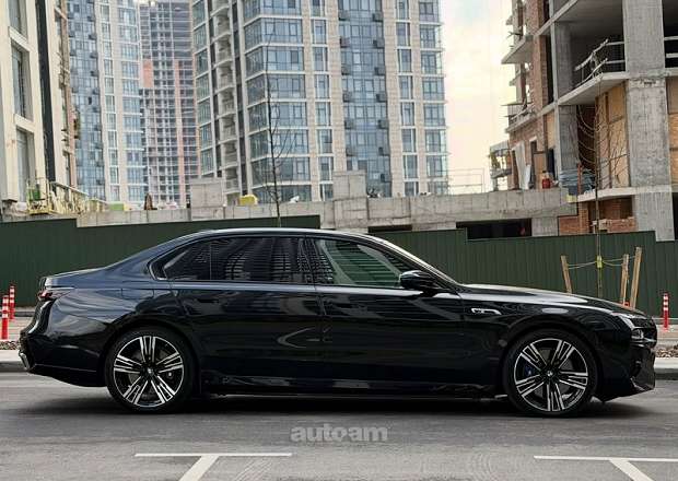 BMW i7