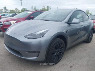 Tesla Model Y  2025 