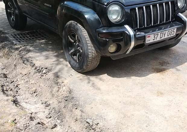 Jeep Liberty 2003 — լուսանկար 2