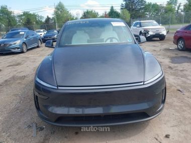 Tesla Model Y  2026 