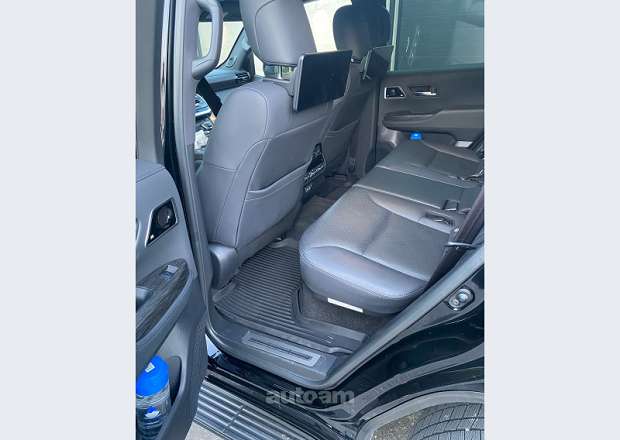 Toyota Land Cruiser 300