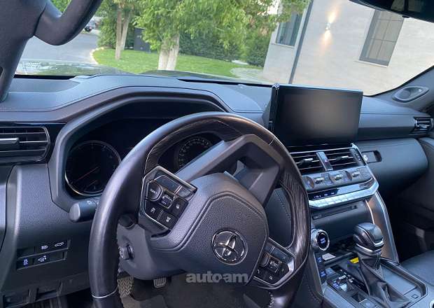 Toyota Land Cruiser 300