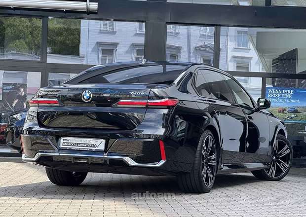 BMW 740