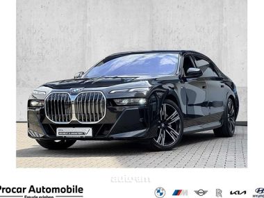 BMW 740  2025 