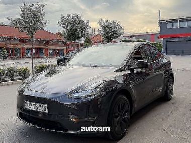 Tesla Model Y  2024 