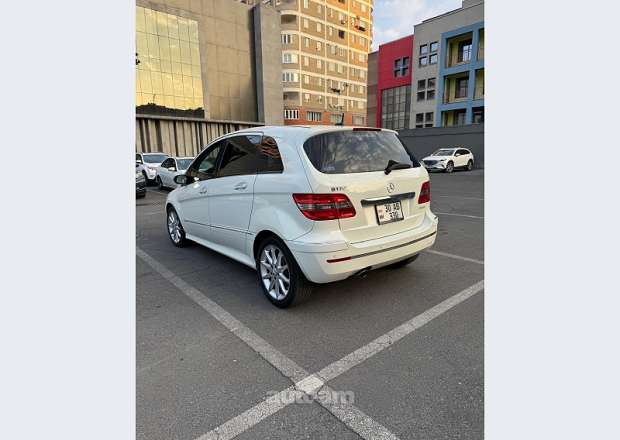 Mercedes-Benz B 170