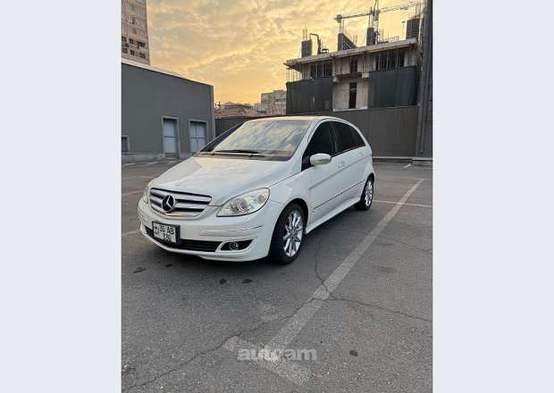 Mercedes-Benz B 170