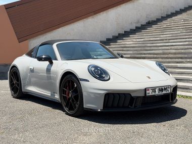 Porsche 911  2025 