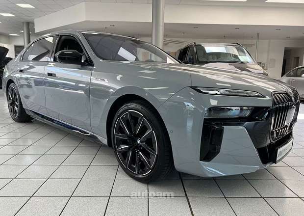 BMW i7