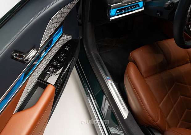 BMW i7