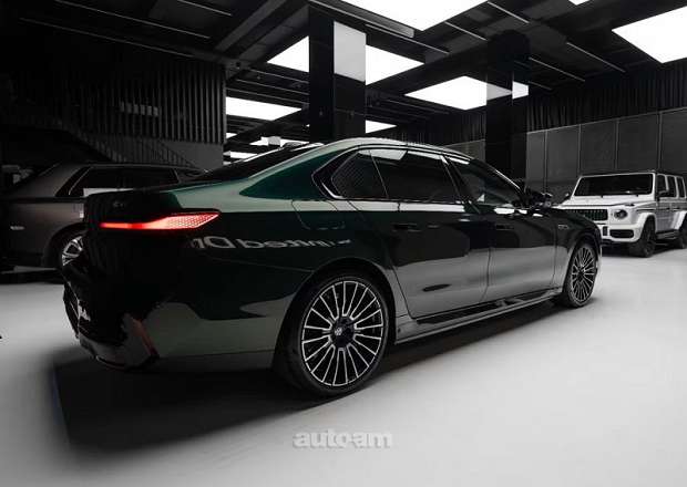 BMW i7