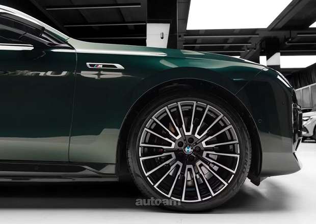 BMW i7