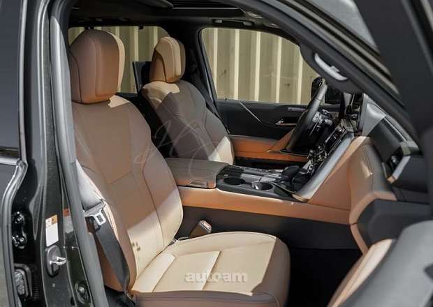 Lexus LX 700
