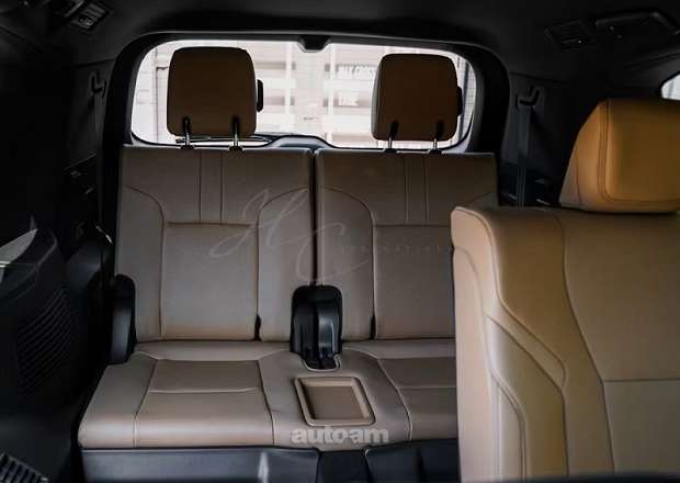 Lexus LX 700