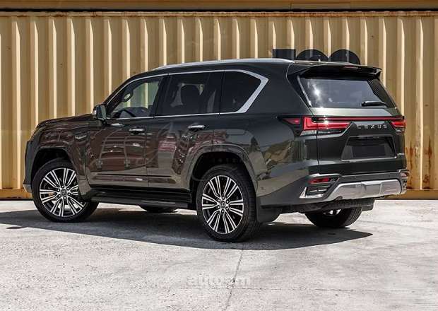 Lexus LX 700