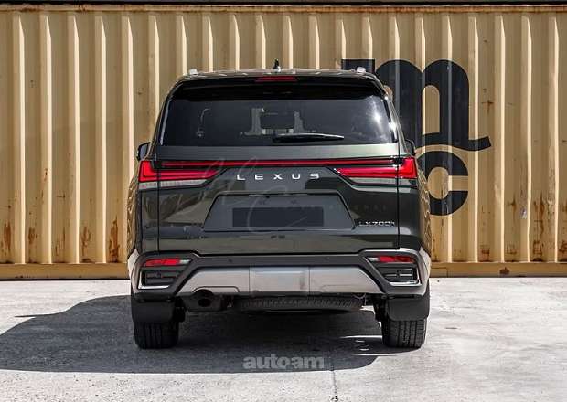 Lexus LX 700