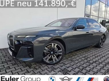 BMW 740  2025 