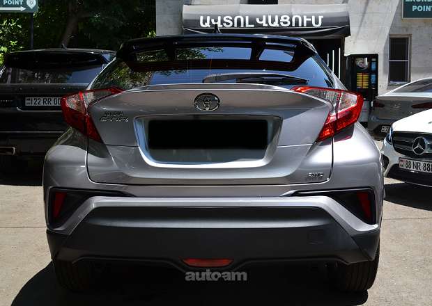 Toyota C-HR 2018 — фото 15