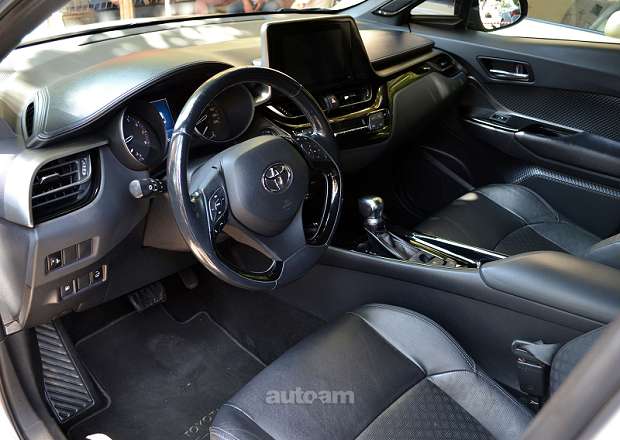 Toyota C-HR 2018 — фото 11