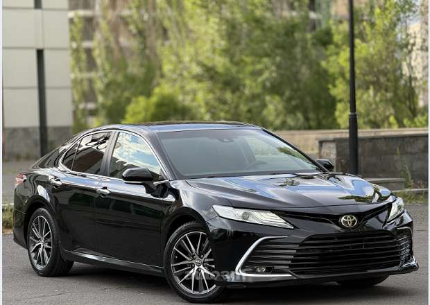 Toyota Camry 2018 — լուսանկար 2