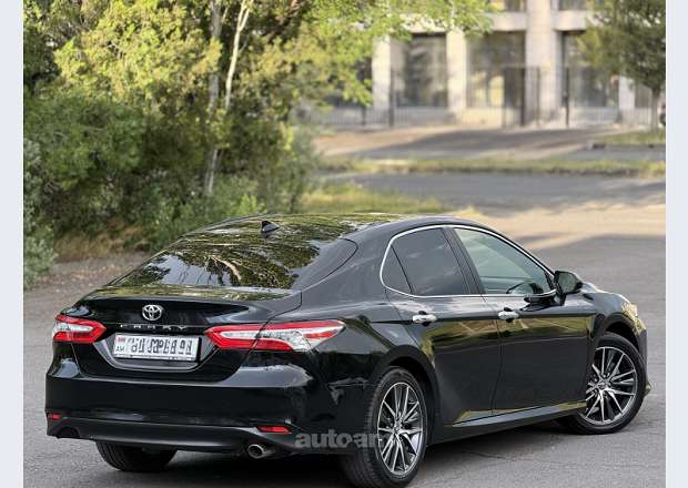 Toyota Camry 2018 — լուսանկար 6