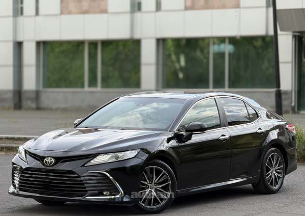 Toyota Camry 2018 — լուսանկար 1