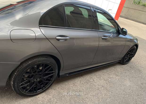 Mercedes-Benz E 200 2020 — photo 13