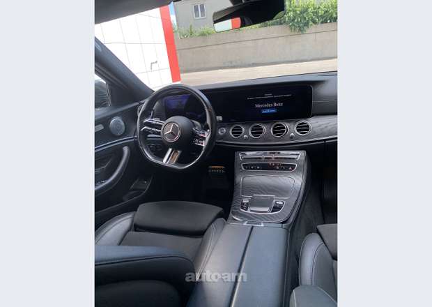 Mercedes-Benz E 200 2020 — photo 11