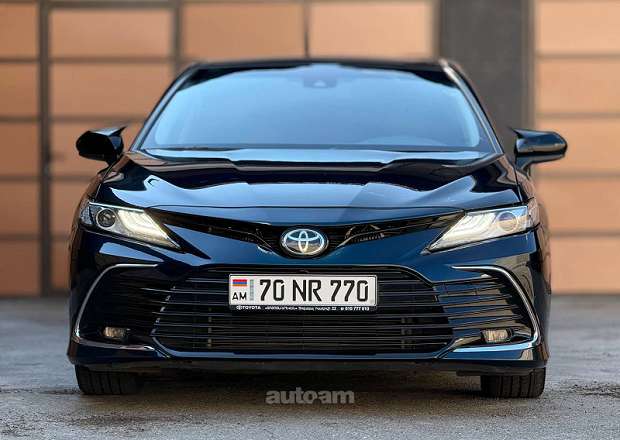 Toyota Camry 2018 — լուսանկար 1